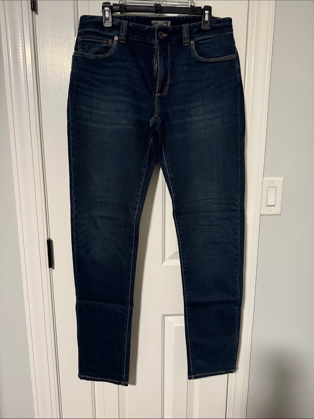 Size 34 L. L. Bean Men’s Slim straight fit Jeans in Dark Indigo